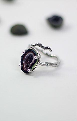 晶洞の指輪